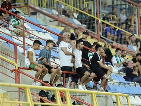 "האוהדים רוצים בעלים שישי". למצולמים אין קשר לנאמר (לירון מולדובן)