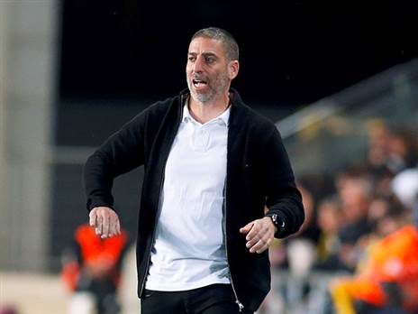 בחר שלא לדבר עםשחקניו (אלן שיבר)