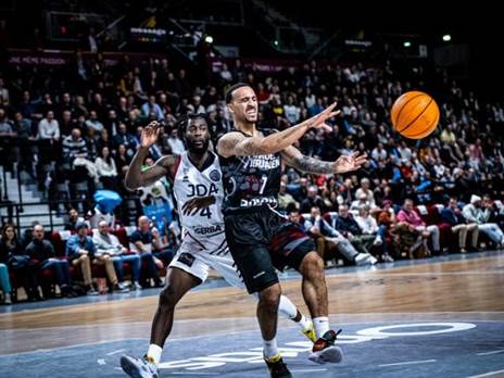 בראון. כל סל דרש מאבק (FIBA)