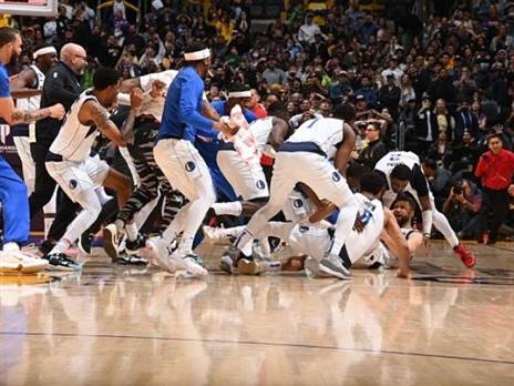 מאני טיים (Andrew D. Bernstein/NBAE via Getty Images)