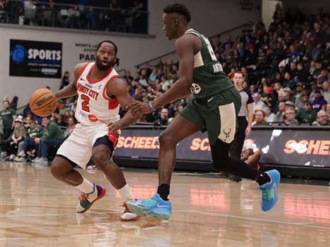 קאמבק מעניין (Mike E. Roemer/NBAE via Getty Images)