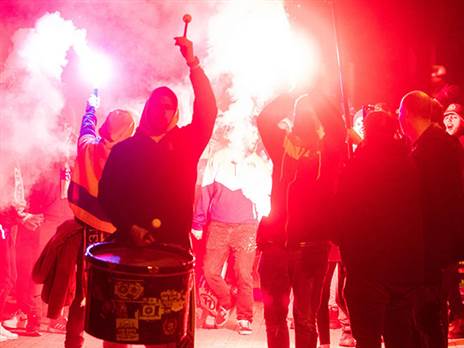 אוהדי מכבי ת"א. מתכננים צעדה לפני המשחק (האתר הרשמי של מכבי ת"א)