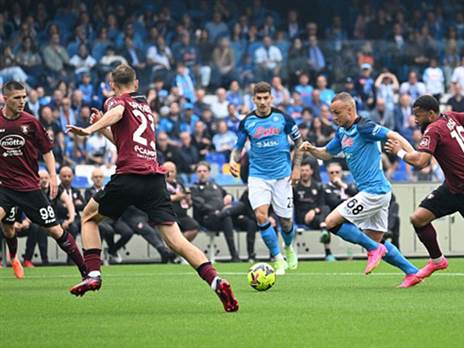 נאפולי חיפשה את השער הראשון (GETTY)