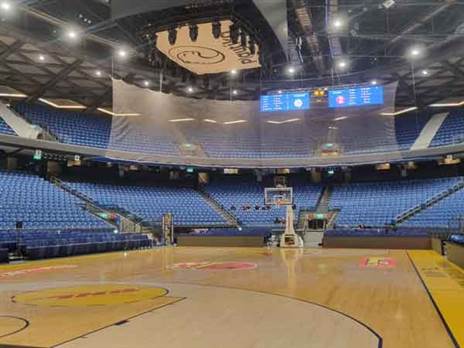 הרשת שהותקנה בהיכל