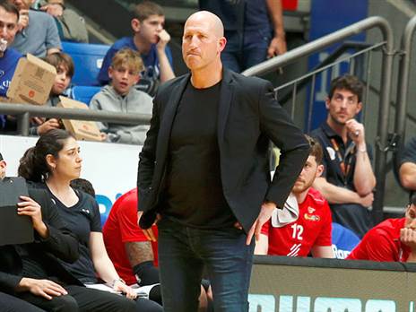 "מה שמייחד אותו זה האישיות שלו" (אלן שיבר)