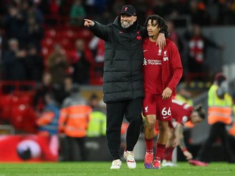 קלופ וארנולד. קיץ מעניין (Stu Forster/Getty Images)