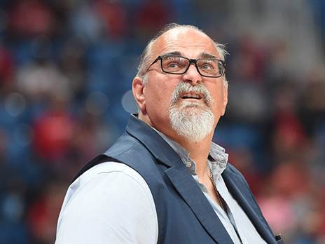 רוצה להחזיר את הסדרה לארנה. דז'יקיץ' (ברני ארדוב)