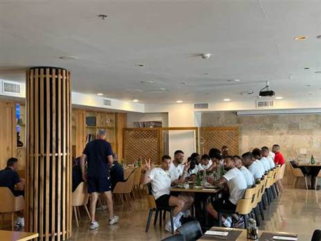 שחקני האמרון (מלון "קדם")