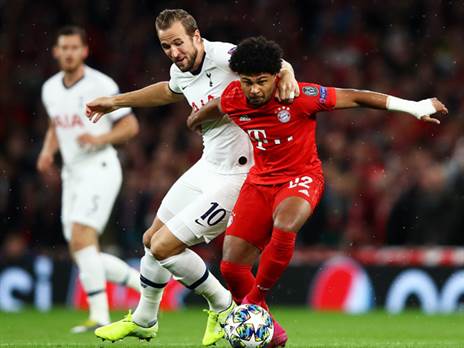 קיין עם גנאברי. ישתפו פעולה בהתקפת באיירן? (Julian Finney/Getty Images)