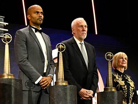 גרג פופוביץ' וטוני פארקר. הקריירות שלהם שזורות זו בזו (GETTY)