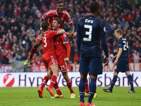 מולר. כבש נגד יונייטד גם לפני עשור (Lars Baron/Bongarts/Getty Images)