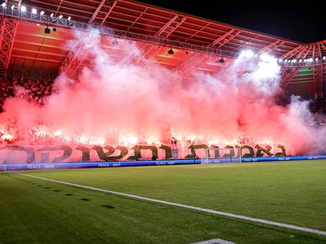 אבוקות ביציעי מכבי חיפה (מאור אלקסלסי)