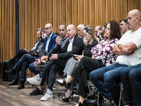 יו"ר מנהלת הכדורסל שטיינברג ויו"ר ההתאחדות לכדורגל זוארץ בדיון (צילום: עודד קרני, לע"מ)