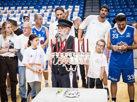 הדלקת הנרות (עודד קרני)