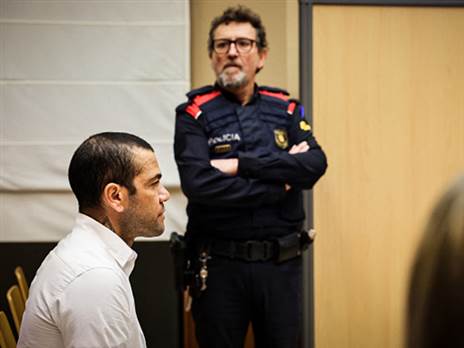 אלבס. כבר לא אגדת מועדון ( JORDI BORRAS/POOL/AFP via Getty Images)