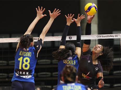 חולמות על הפתעה בסדרת הגמר הראשונה בתולדותיהן, מכבי אשדוד (באדיבות איגוד הכדורעף)