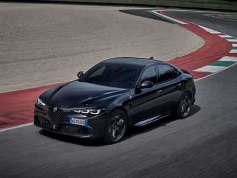 אלפא רומיאו ג'וליה תלתן סופר-ספורט: רק 2 הגיעו לישראל