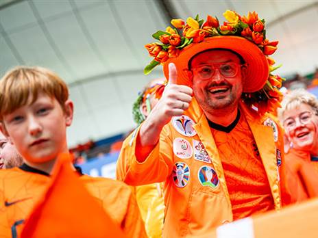 גם עציצים על הראש נצפו (GETTY)