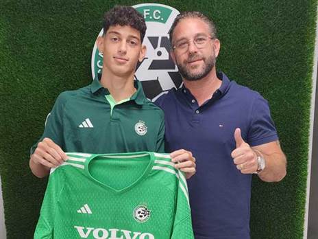 אורן שובל וסוכנו אסף שוורץ. רכש חדש למחלקת הנוער של מכבי חיפה