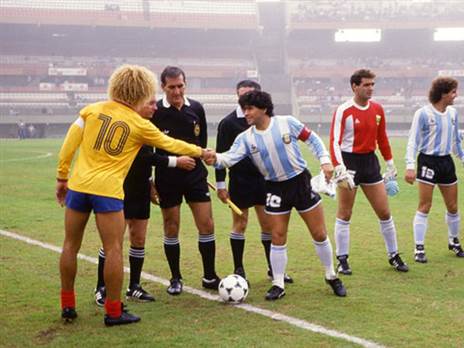 דייגו ארמנדו מראדונה וקרלוס ואלדראמה בקופה אמריקה, 1987 (GETTY)