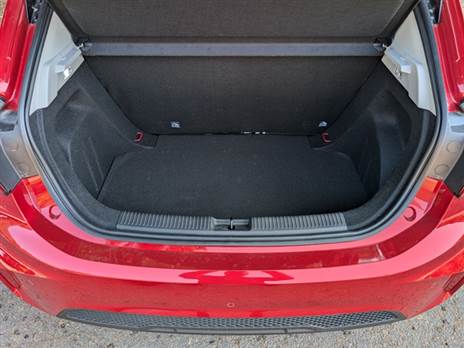 293 ליטר שימושיים ליום-יום, אבל מתחת לרצפה אין גלגל חליפי וגם לא תקבלו רצפה שטוחה