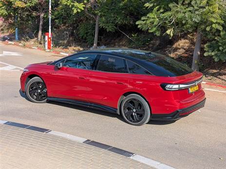 נוחות הנסיעה טובה מאוד, גם בידוד הרעשים. אבל אין אופציה לנהיגה בדוושה אחת