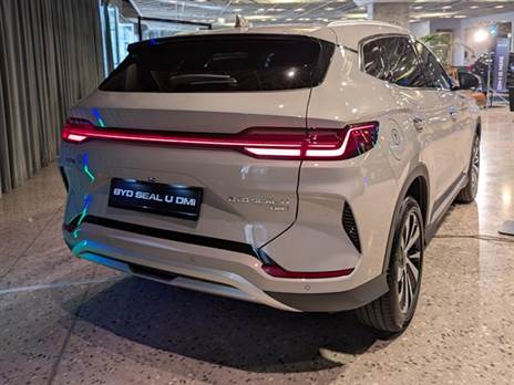 מבחוץ הוא נראה כמעט כמו החשמלי