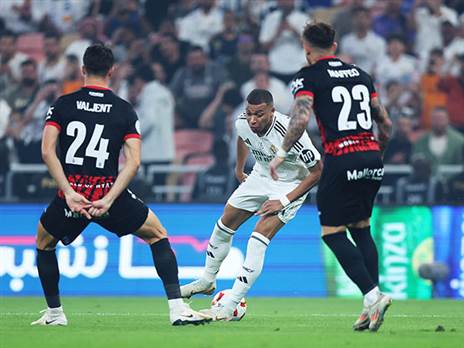 ההגנה של מאיורקה עשתה חיים לא קלים ללבנים (Getty)