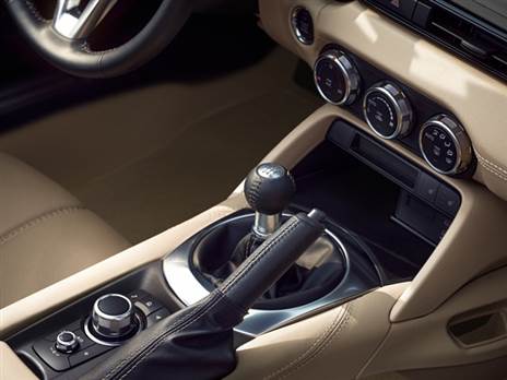 ב-300 יחידות בלבד ועם גיר ידני