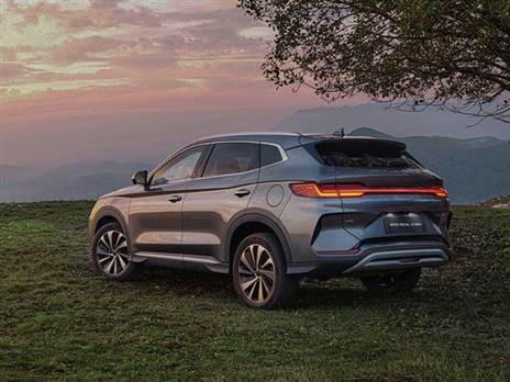 למרות הסוללה הגדולה יותר, תא המטען נותר זהה. אבל לא כושר הגרירה