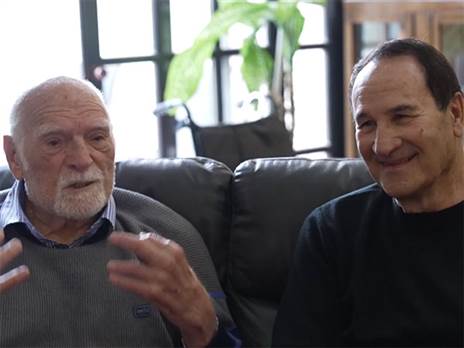 “סרי בן צבי נראה כמו טל ברודי באנגלית“