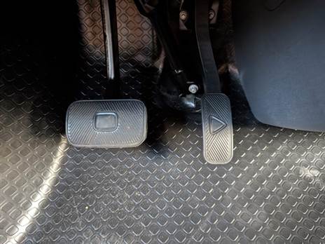 לחצן Play להאצה ולחצן Stop לבלימה - לנו זה מוכר כבר מפולקסווגן ID. Buzz