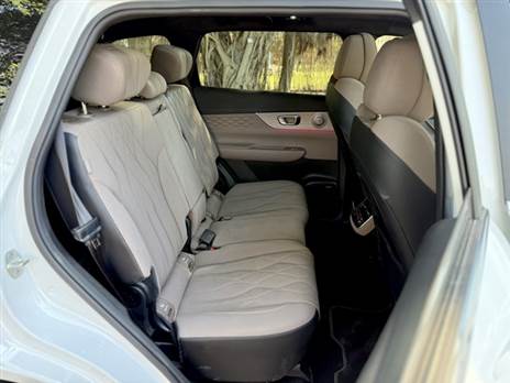 שורה שנייה מרווחת למדי