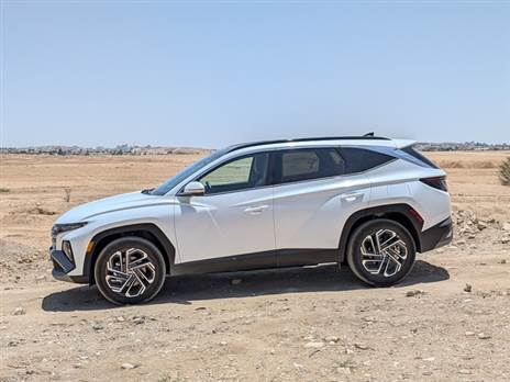 יונדאי טוסון היברידי Long - עוד 13 ס“מ לאורך ועוד 7.5 ס“מ לבסיס הגלגלים. ואיך יחידת ההנעה?