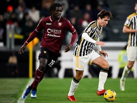 טריבאנטה סטיוארט במדי סלרניטנה. בדרך לליגת העל? (GETTY)