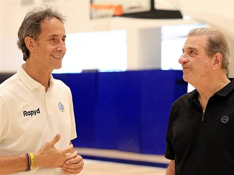 רקנאטי וקולדבלה משוחחים (אלן שיבר)