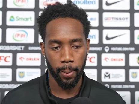 "כולם כל הזמן מעודדים אותי". קרינגטון