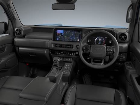 כמו מבחוץ, גם מבפנים הקשר לאח הגדול נמשך