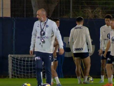 לאזטיץ` מעביר את האימון