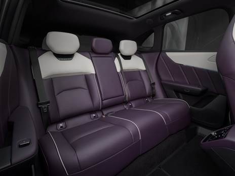 מאוד מרווח מאחור וגם פה לא חסכו בדיפוני איכותיים