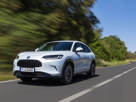 יחידת הנעה היברידית המשלב בין מנוע בנזין 2.0 ליטר ומנוע חשמלי חזק