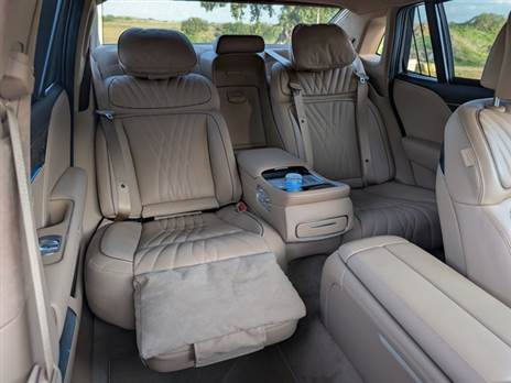 כורסאות מפנקות, מתכווננות חשמלית שאתם תוכלו גם לשדרג עם מערכת עיסוי ומסך אישי