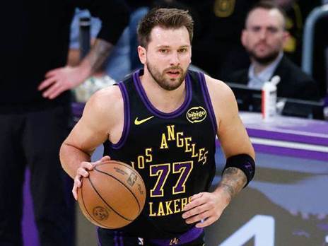 לוקה דונצ'יץ'. הראש לא רק בכדורסל (GETTY)