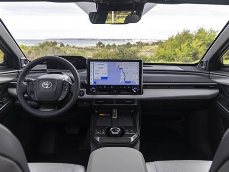 טויוטה C-HR+ החשמלי - לוח מחווני “7 ומסך מולטימדיה “14