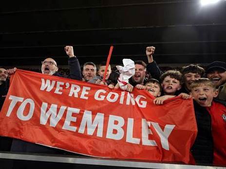 הם הולכים לחגוג כל הלילה, כל הדרך לוומבלי (Photo by Catherine Ivill - AMA/Getty Images)