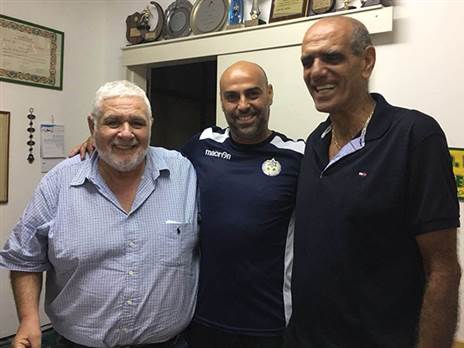 עם שתי אגדות בני יהודה אהוד בן טובים וסהר מזרחי (פרטי)