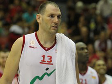 מוכן למפגש עם האקסית. קוז'יקרו (מנהלת הליגה)