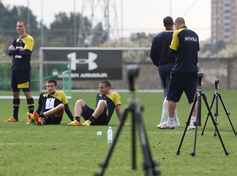 השחקנים ומצלמות המהירות, מי נתפס במכמונת? (האתר הרשמי)