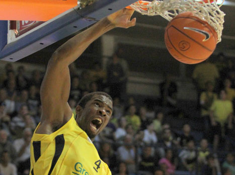 אוסברי. הוא ובנקס יקבלו עזרה? (קובי אליהו, וואלה!)