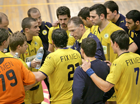 שחקני מכבי ת"א. מוכנים לעוד רגע שיא בעונה בלית נשכחת